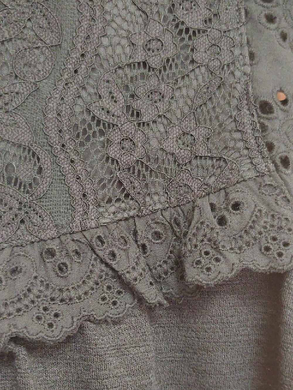 NWT LC Lauren Conrad Black Lace Yoke Sleeveless Top Size M - Picture 8 of 8